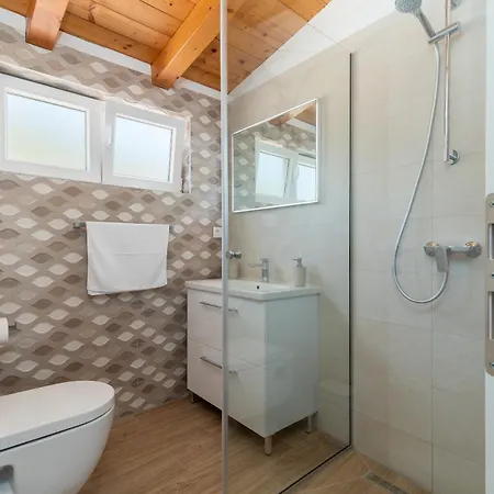 Stone House Grgo With Heated Swimming Pool And