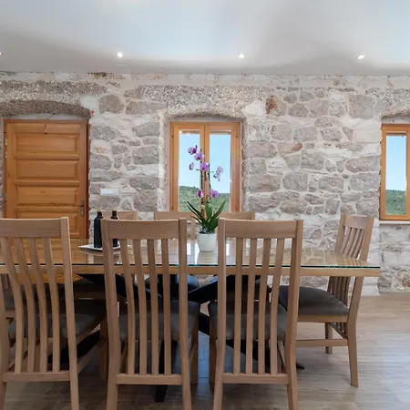 Stone House Grgo With Heated Swimming Pool And Villa *