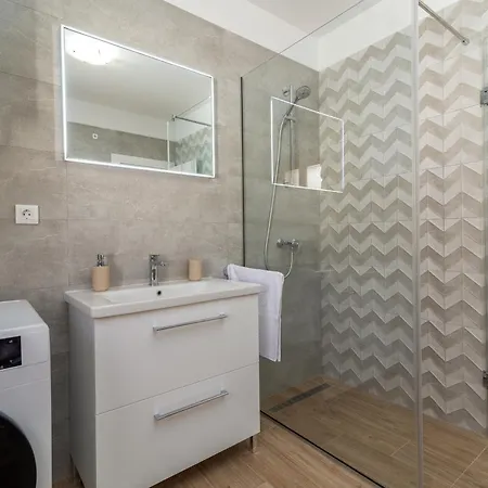 Stone House Grgo With Heated Swimming Pool And Βίλα