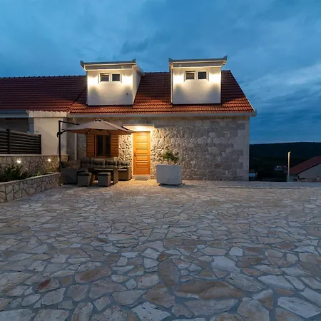 Stone House Grgo With Heated Swimming Pool And Podorljak