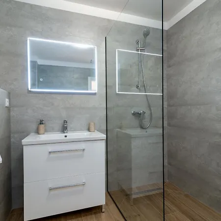 Βίλα Stone House Grgo With Heated Swimming Pool And Podorljak