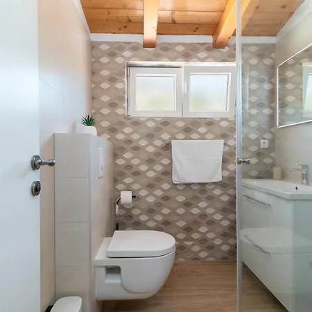 Stone House Grgo With Heated Swimming Pool And