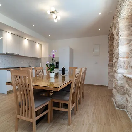 Stone House Grgo With Heated Swimming Pool And Podorljak