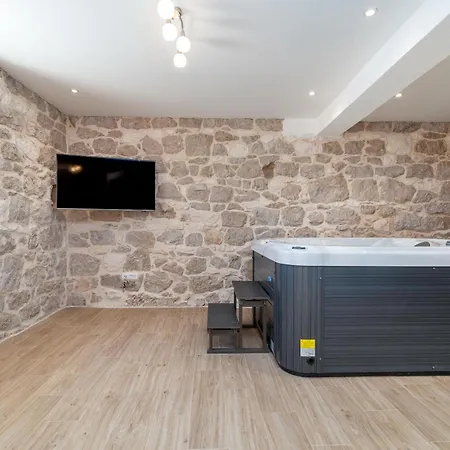 Βίλα Stone House Grgo With Heated Swimming Pool And Podorljak
