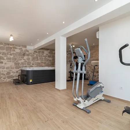 Stone House Grgo With Heated Swimming Pool And Villa