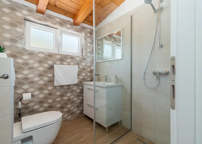 Stone House Grgo With Heated Swimming Pool And