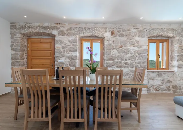 Stone House Grgo With Heated Swimming Pool And Villa *