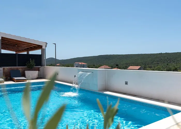 Stone House Grgo With Heated Swimming Pool And Villa