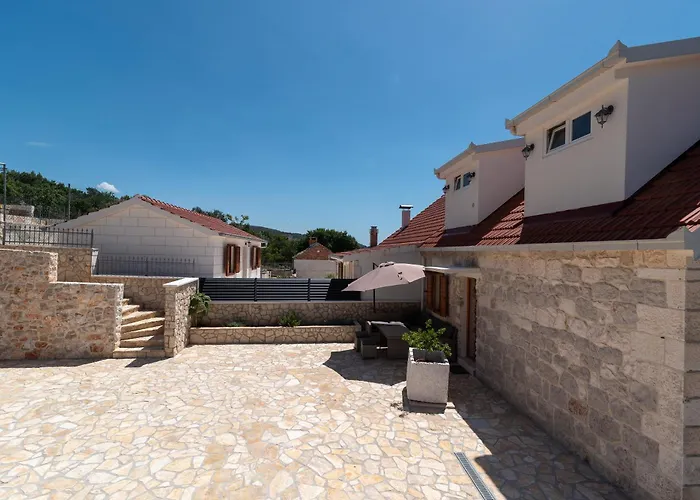 Stone House Grgo With Heated Swimming Pool And Villa Podorljak