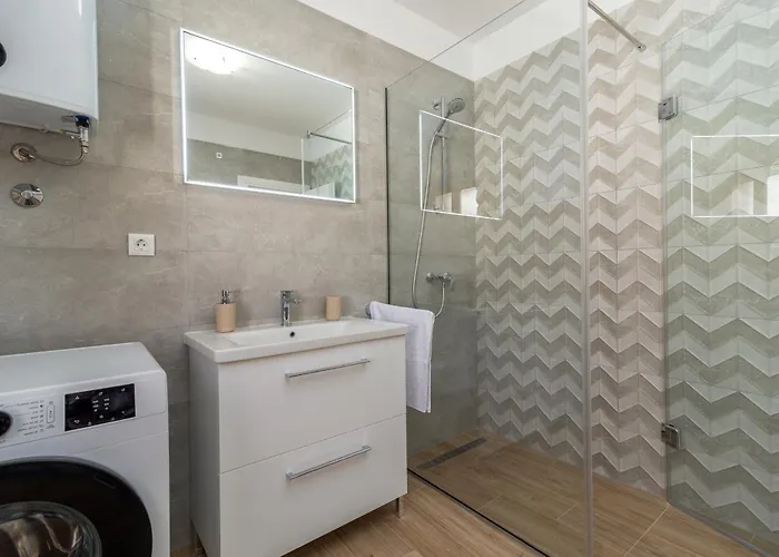 Stone House Grgo With Heated Swimming Pool And Villa