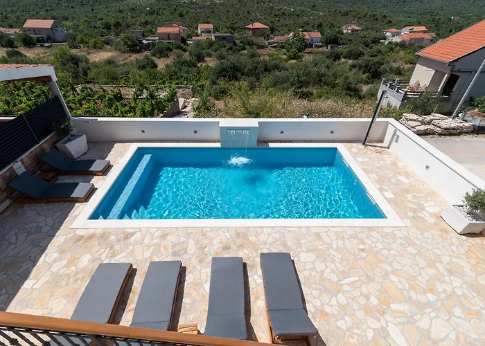 Stone House Grgo With Heated Swimming Pool And Villa