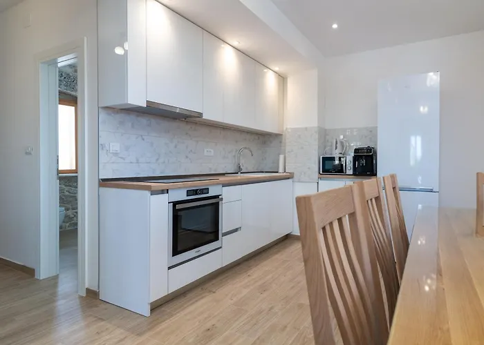 Stone House Grgo With Heated Swimming Pool And Podorljak