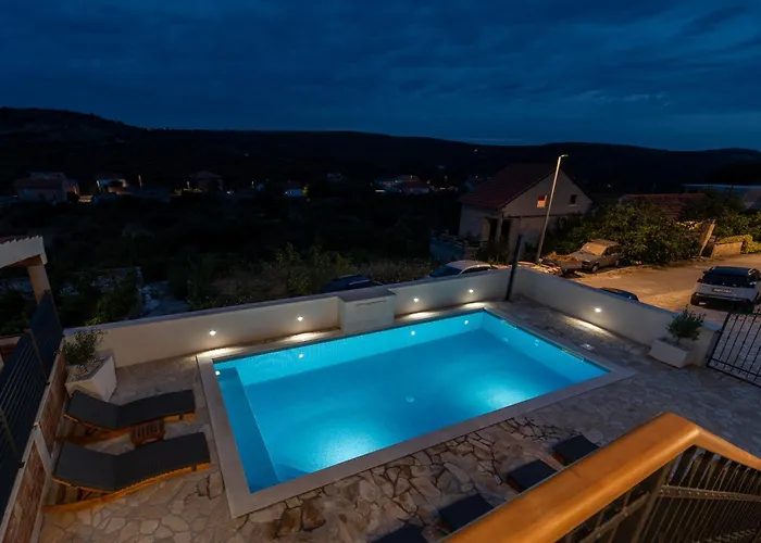 Stone House Grgo With Heated Swimming Pool And