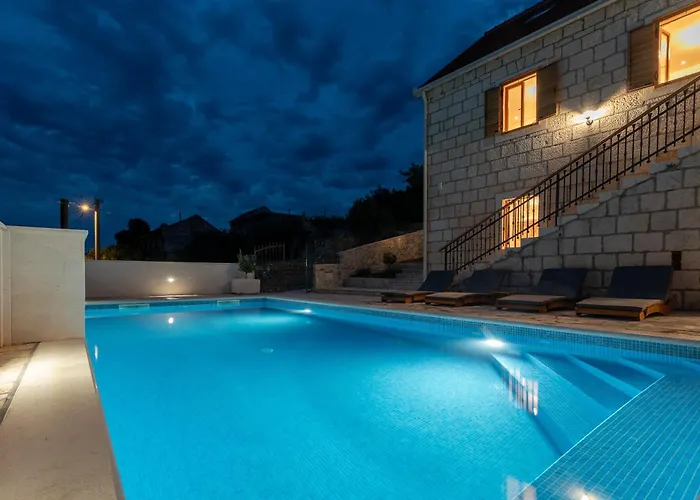 Stone House Grgo With Heated Swimming Pool And Villa *