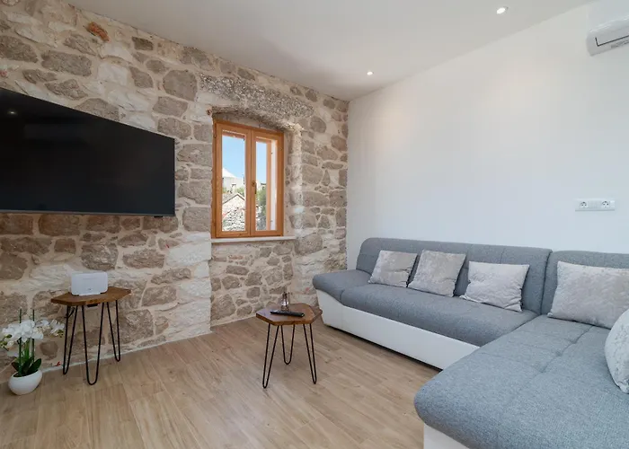 Stone House Grgo With Heated Swimming Pool And Villa *