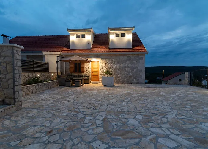 Stone House Grgo With Heated Swimming Pool And Podorljak