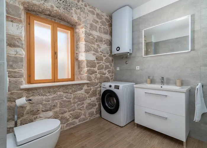 Stone House Grgo With Heated Swimming Pool And Villa *