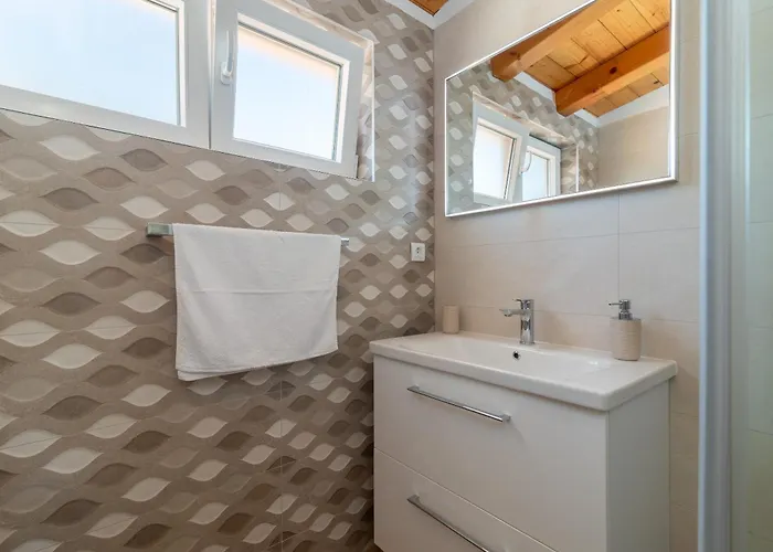 Stone House Grgo With Heated Swimming Pool And *