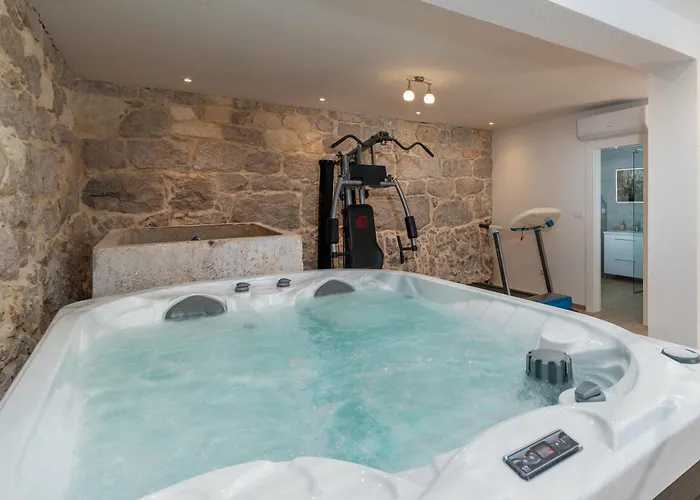 Stone House Grgo With Heated Swimming Pool And