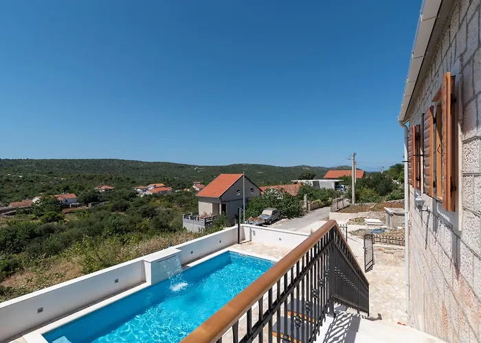 Stone House Grgo With Heated Swimming Pool And Villa