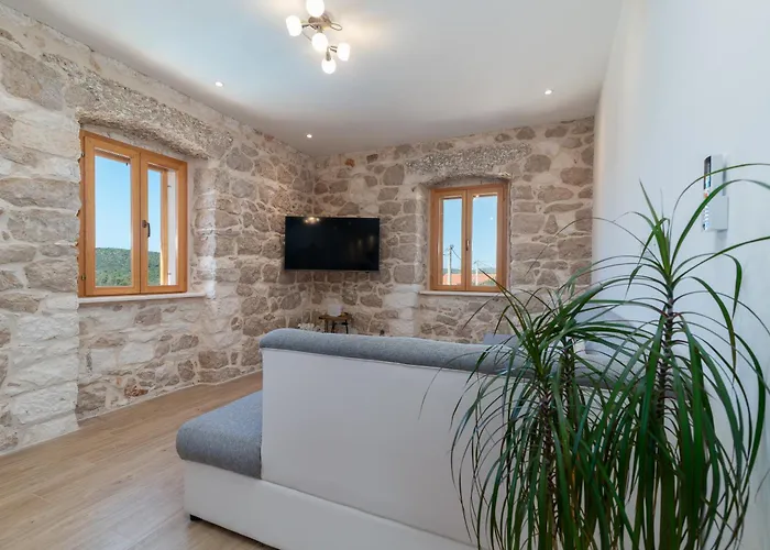 Stone House Grgo With Heated Swimming Pool And Podorljak