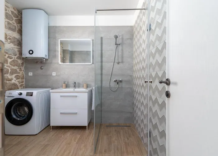 Villa Stone House Grgo With Heated Swimming Pool And