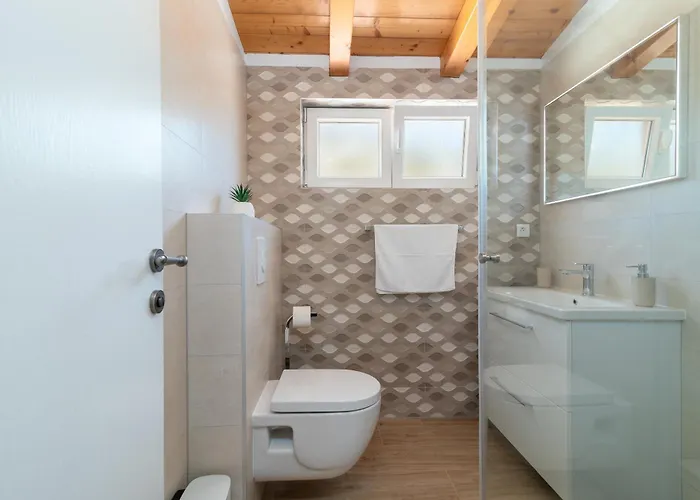 Stone House Grgo With Heated Swimming Pool And