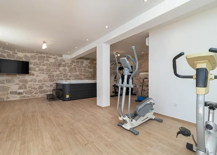 Stone House Grgo With Heated Swimming Pool And Villa