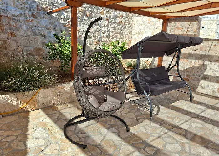 Stone House Grgo With Heated Swimming Pool And Villa