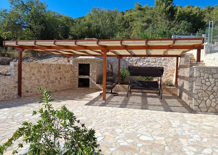 Stone House Grgo With Heated Swimming Pool And Villa *